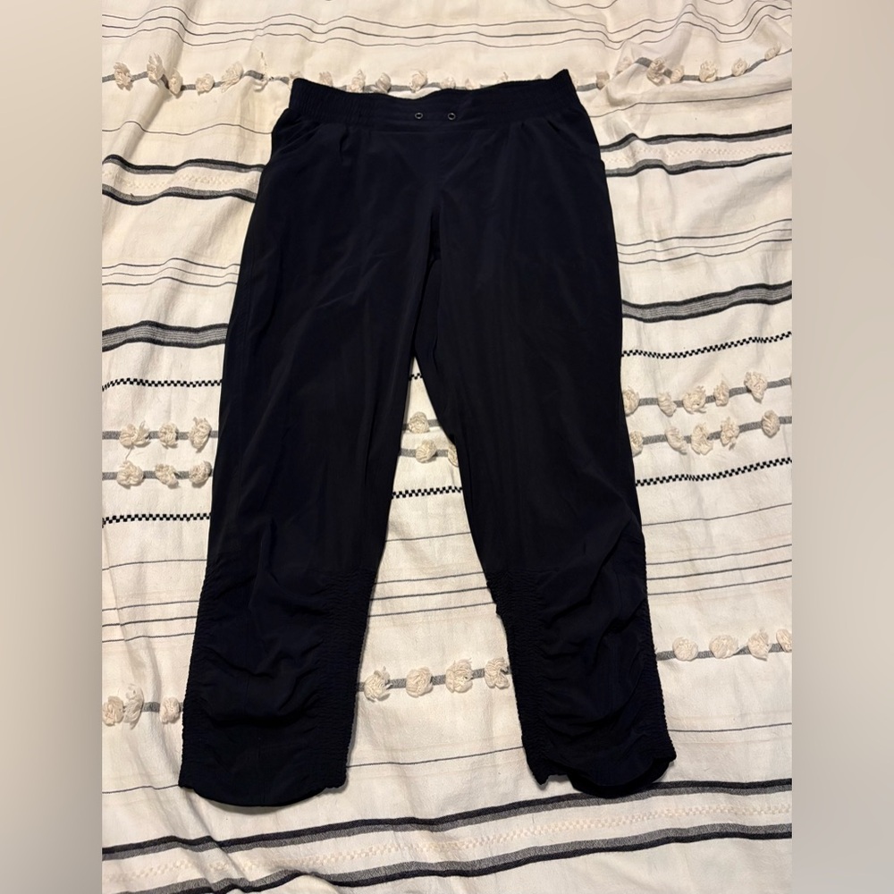 Women’s 2 Cropped Athleta Pants